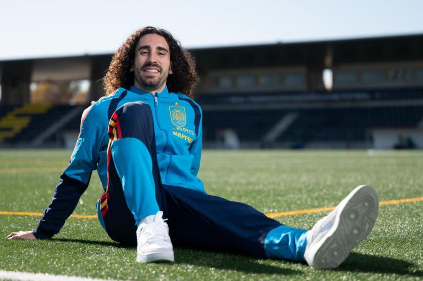 Cucurella: Se ganhar a Copa do Mundo, vai raspar a cabeça. Dembele é o atacante mais difícil de lidar.