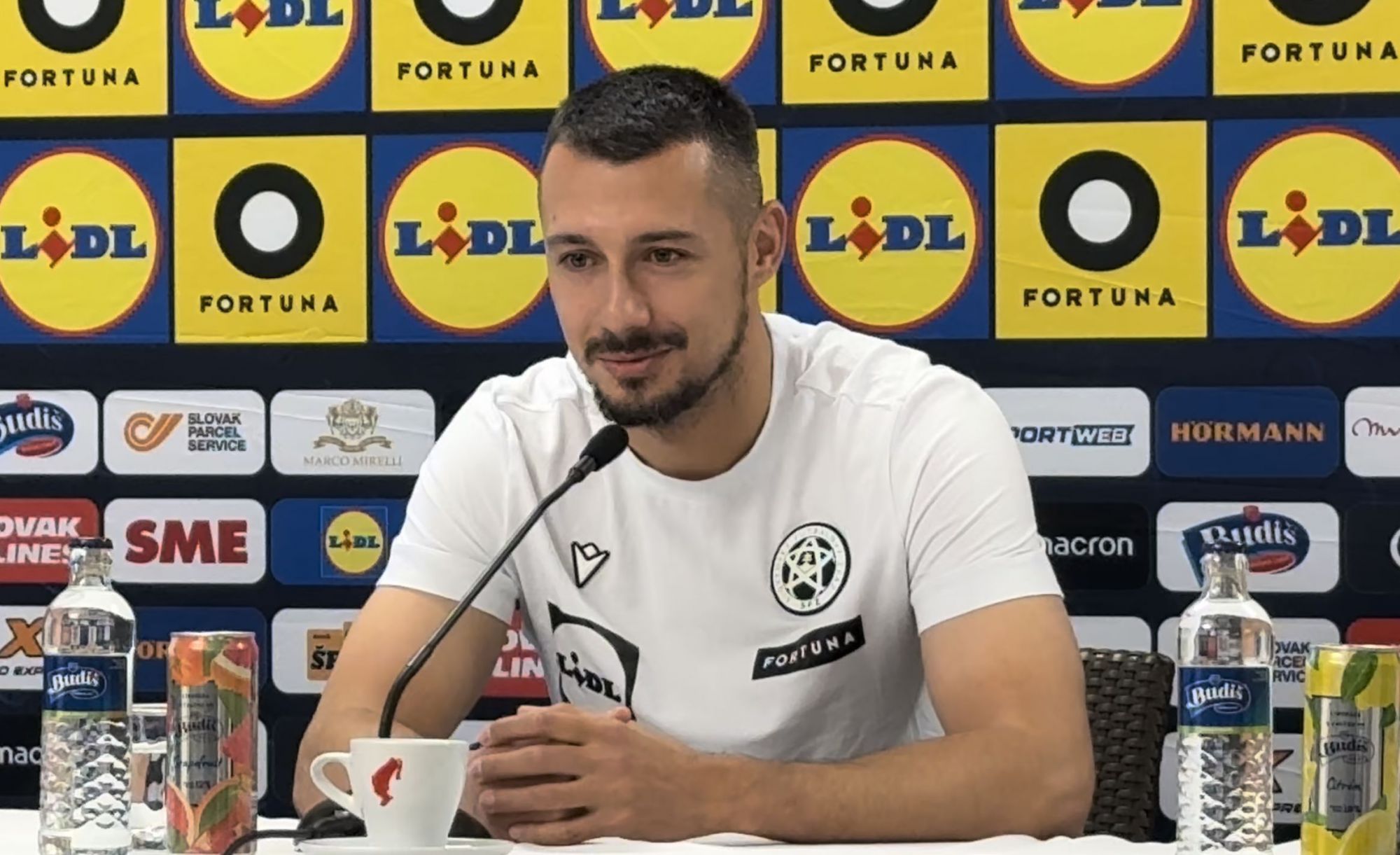 O internacional eslovaco Skrantz retorna de lesão e expressa desejo de participar da Copa do Mundo