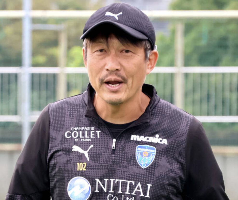 Oficial: O contrato do técnico do Yokohama FC, Miura Fumio, expira e ele deixará o cargo no final da temporada