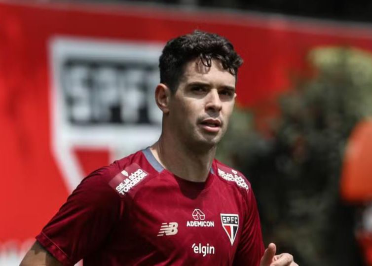 Clube de São Paulo revelou que Oscar está estável e sua família também informou que ele está bem