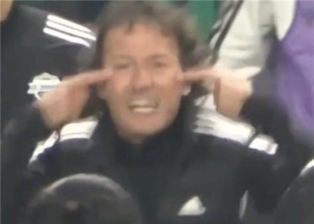 A Associação Coreana de Árbitros de Futebol Profissional acusa o assistente técnico do Jeonbuk de discriminação racial por fazer barulho por causa do árbitro.
