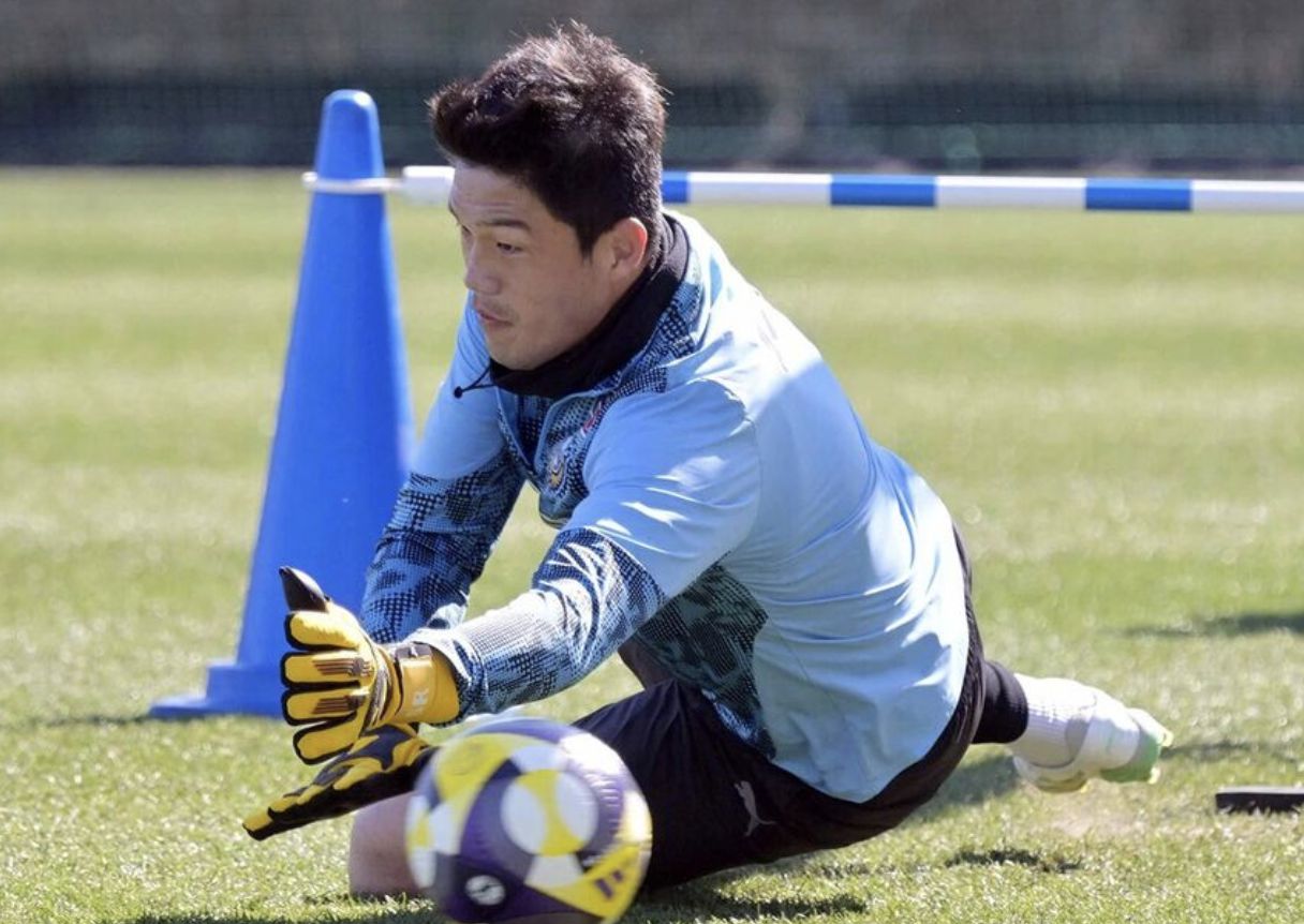 Oficial: O contrato do goleiro do Kawasaki Frontale, Zheng Chengyong, expira e ele deixará o time no final desta temporada
