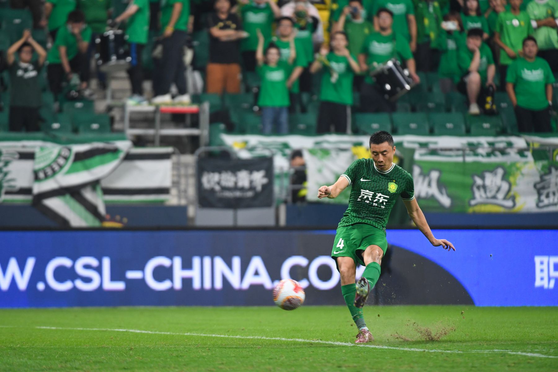 Mídia de Pequim: A equipe Guoan disputou um amistoso com os Tianjin Tigers no dia 14, e Li Lei não participou do treino de hoje