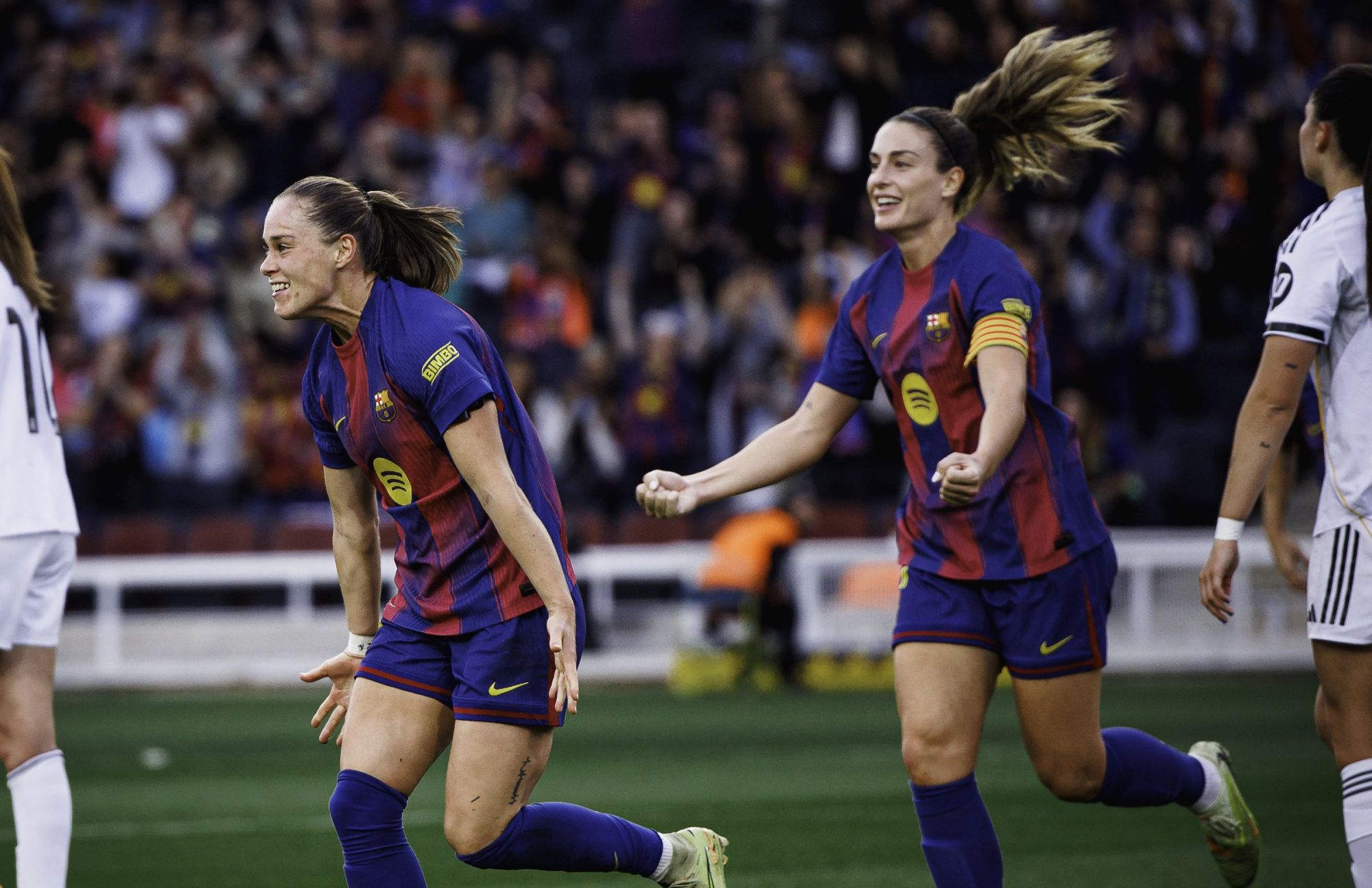 A Seleção Feminina de Futebol do Barcelona derrotou a Seleção Feminina de Futebol do Real Madrid por 4 a 0, Pacior fez um duplo golpe e as jogadoras reservas de Bonmati deram contribuições