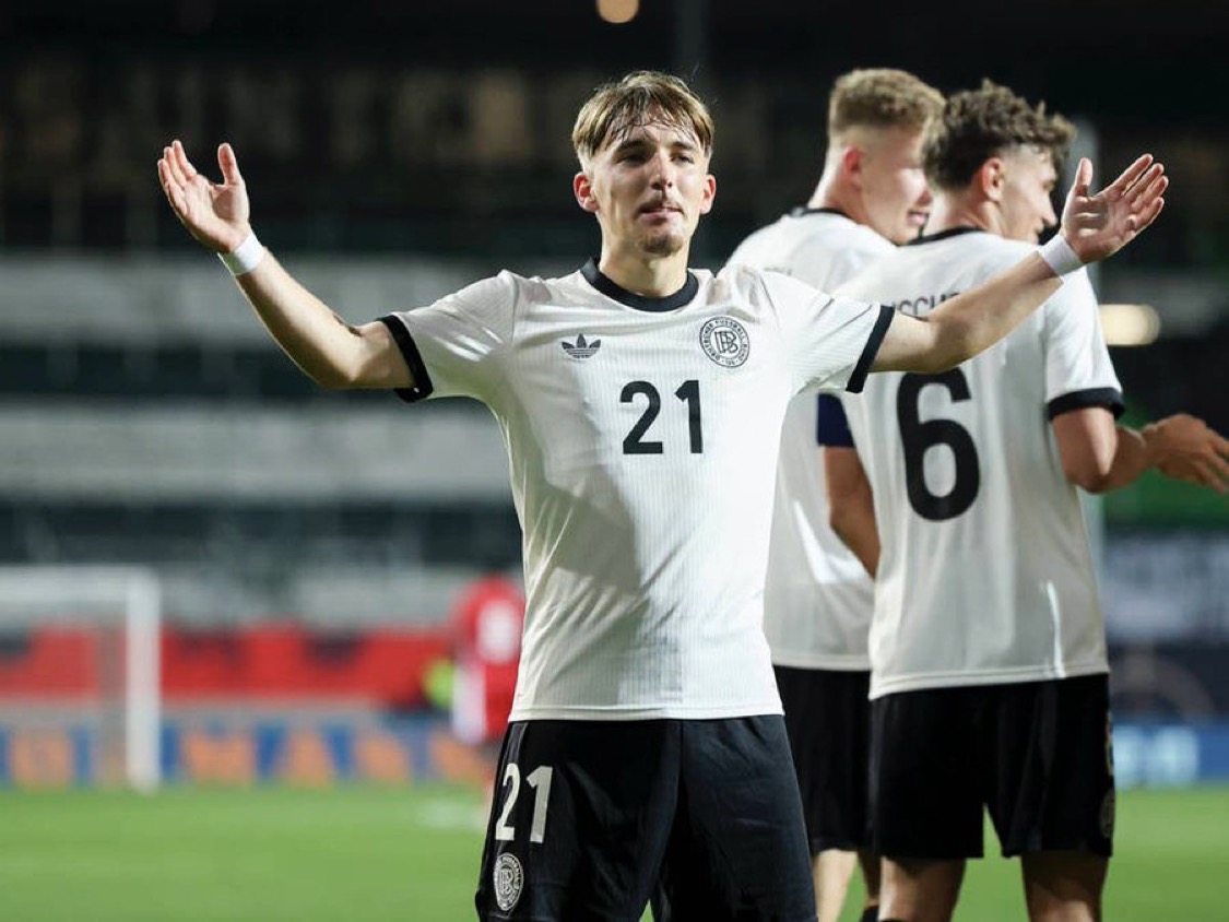 A estreia da Alemanha Sub-21 completou um anel duplo, Karl: Perfeito! Eu só me concentro em jogar futebol e não leio mídias sociais